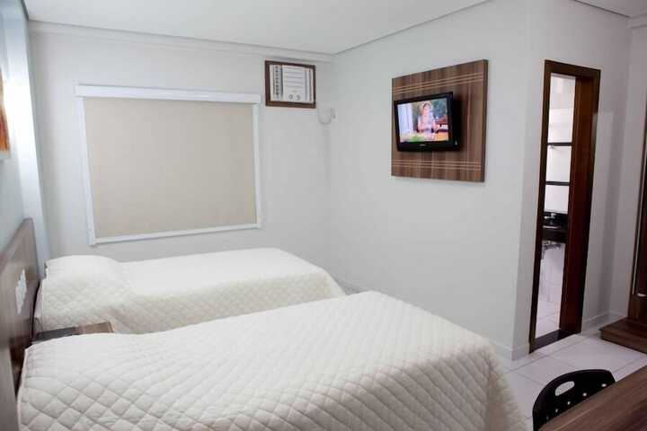 Room 14 of 38