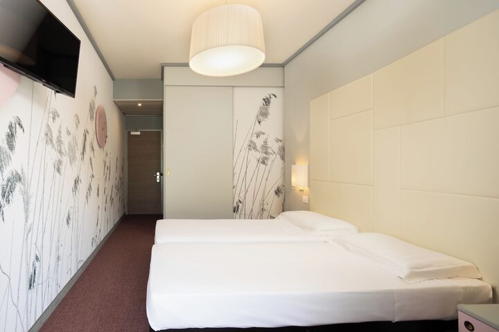 Room 13 of 68
