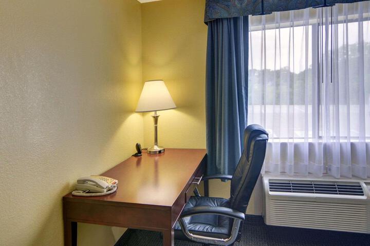 1 King Bed (5 of 9)