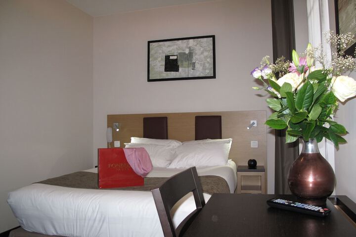 Room 11 of 48