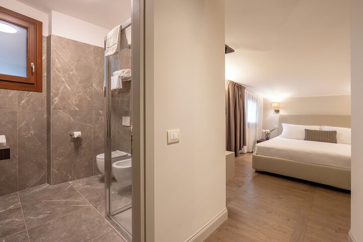 Room 18 of 60