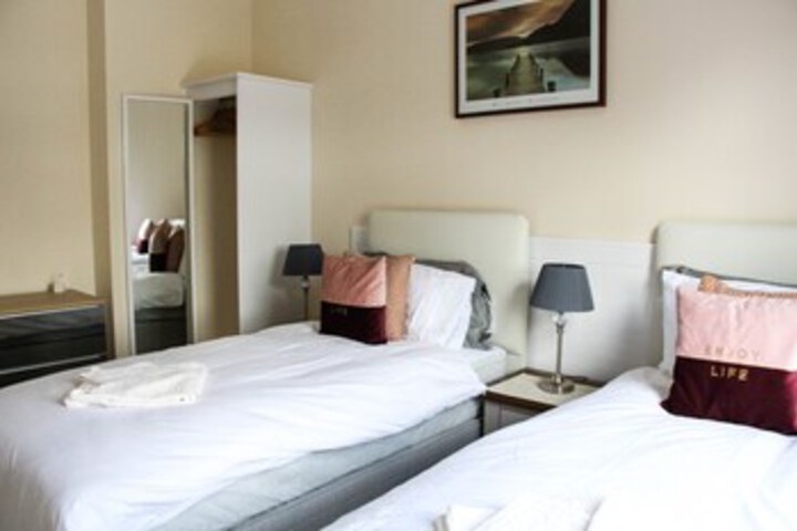 Room 52 of 91