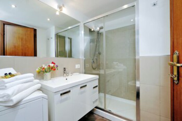 Room 2 of 23