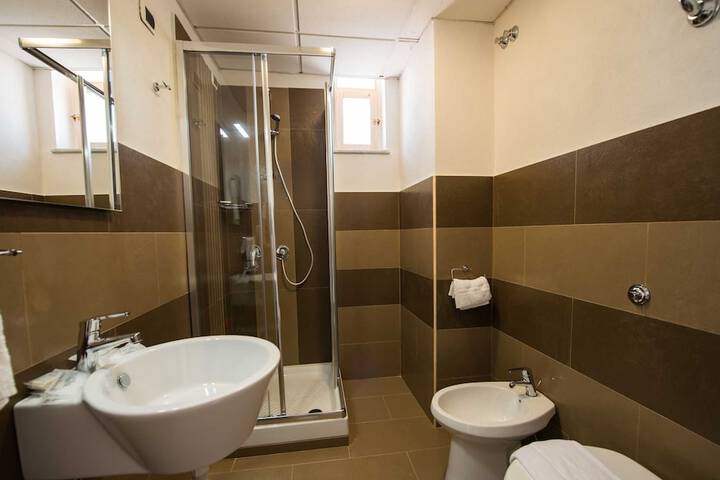 Room 10 of 23