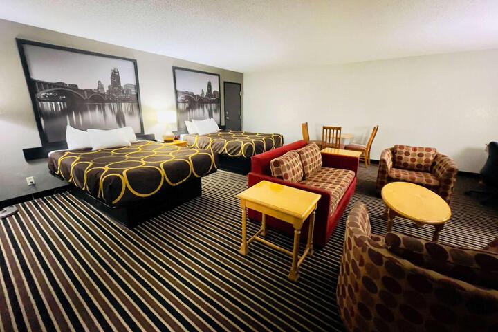 1 Queen Bed (18 of 41)