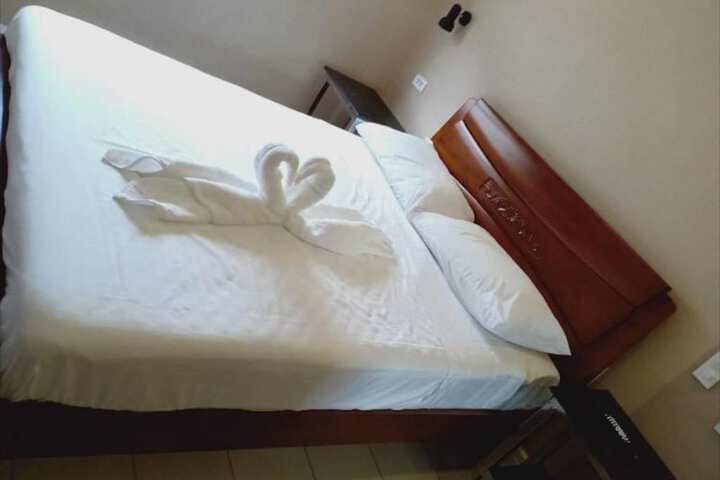 Room 3 of 16