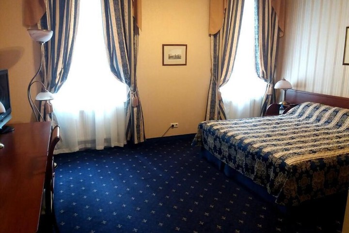 Room 10 of 50