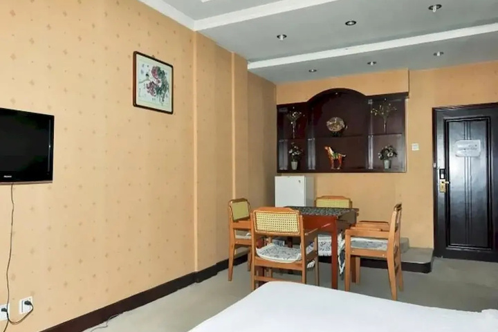Room 6 of 14