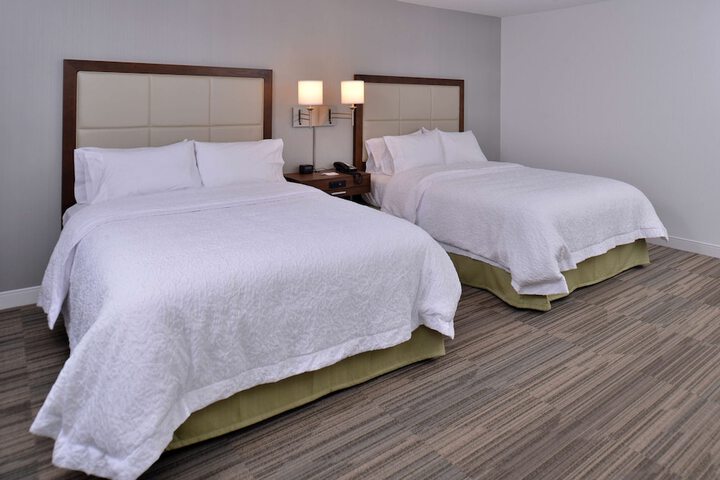 2 Queen Beds Mobility Accessible with Tub (16 of 16)