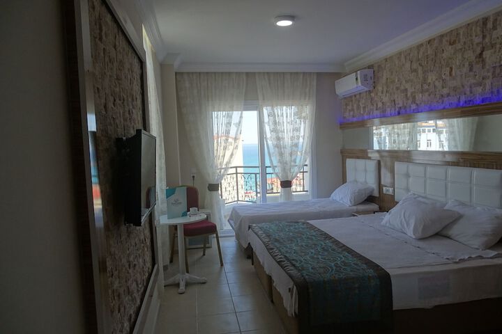 Room 4 of 32