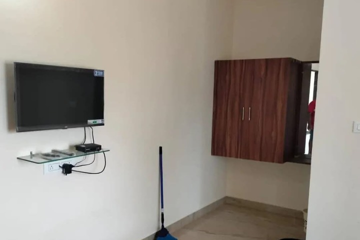 Room 3 of 6