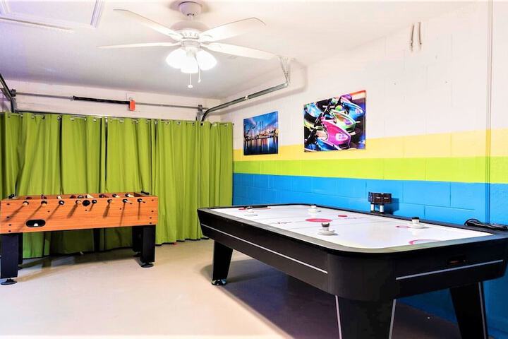 Room 225 of 710