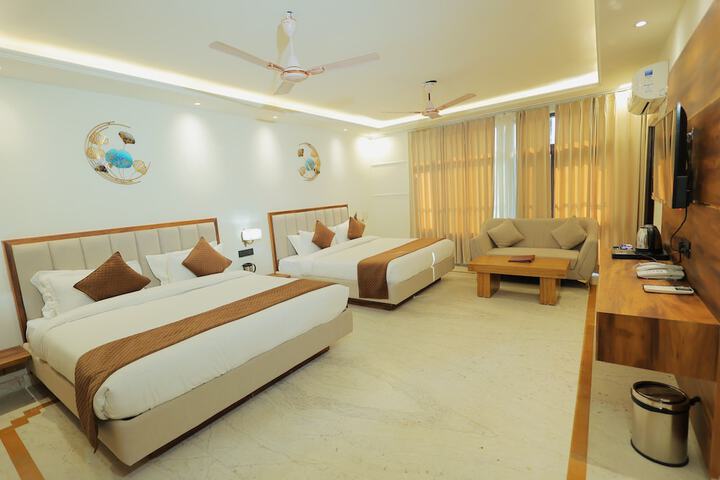 Room 5 of 63