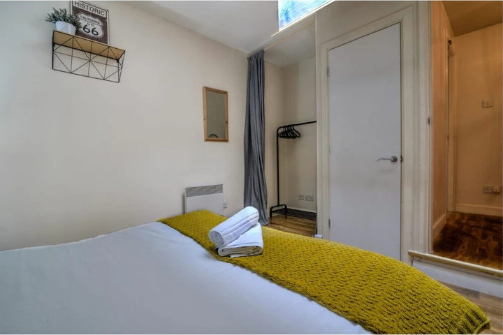 Room 4 of 15