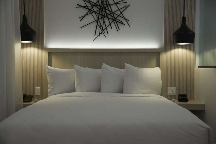 Room 30 of 76