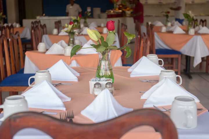 Dining 40 of 67