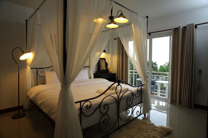 Room 3 of 21