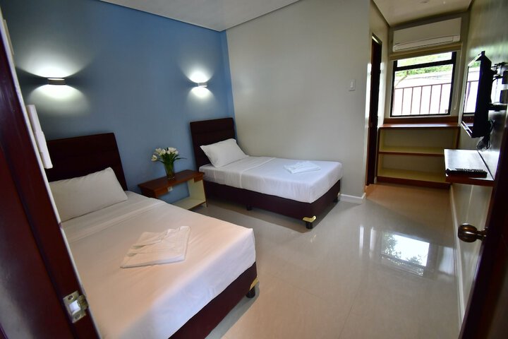 Room 3 of 25