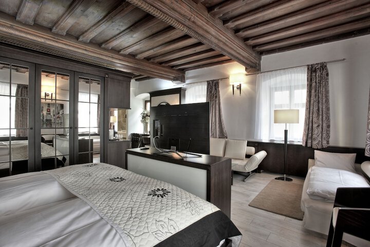 Room 16 of 78