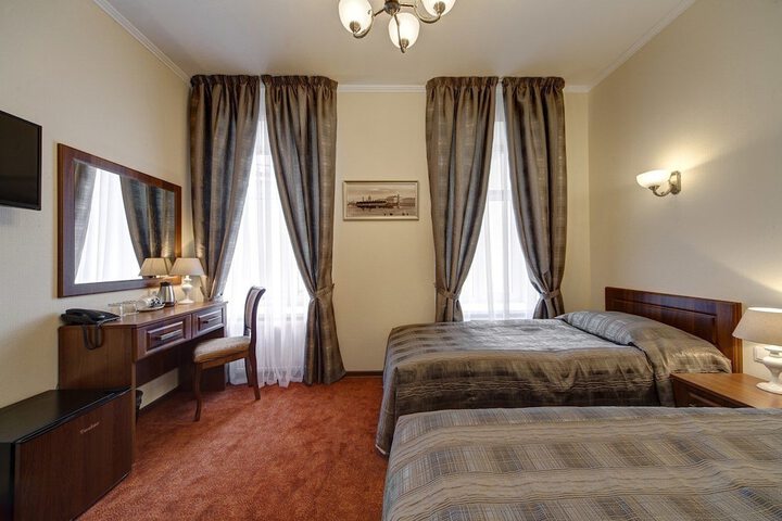 Room 9 of 83