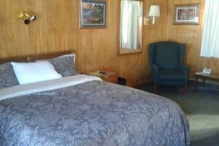 Room 8 of 10