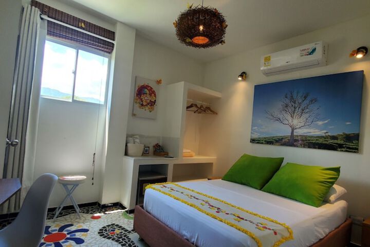 Room 32 of 102