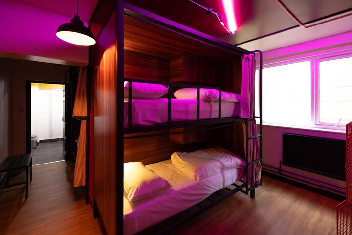 Room 102 of 115