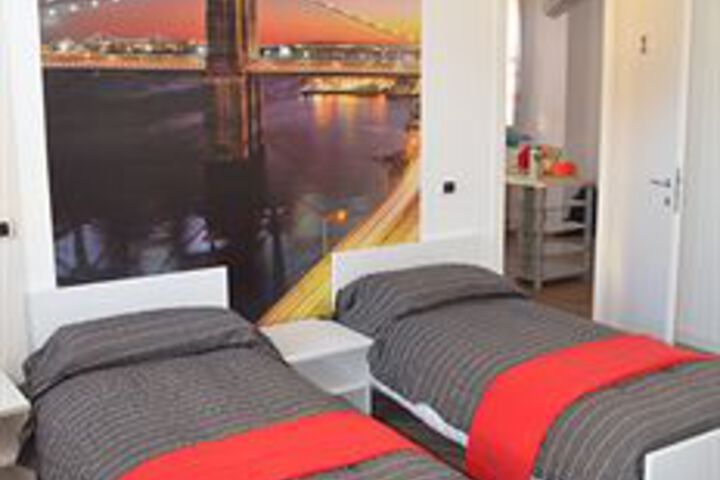 Room 32 of 61