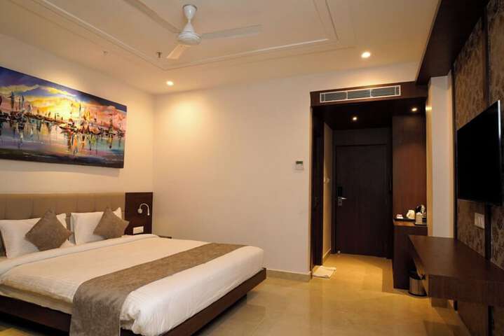 Room 27 of 51