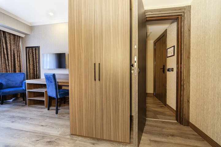 Room 11 of 128