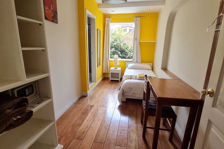 Room 9 of 33