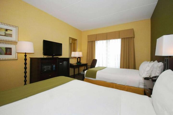 2 Double Beds (6 of 6)