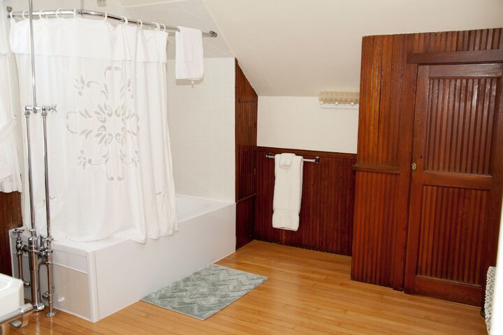 Room 17 of 22