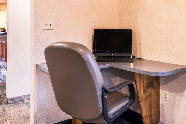 Business Center 24 of 34