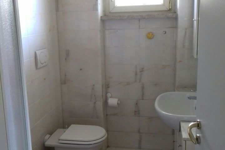 Room 2 of 7