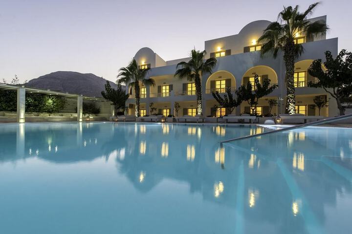 Hotel with Pool