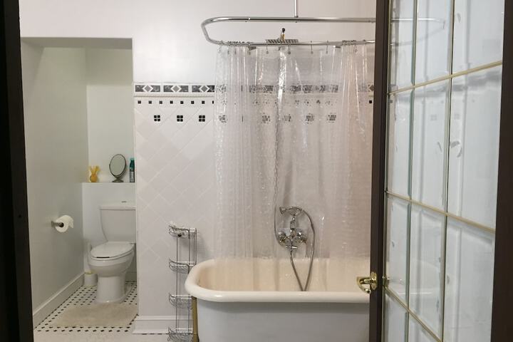 Room 18 of 35
