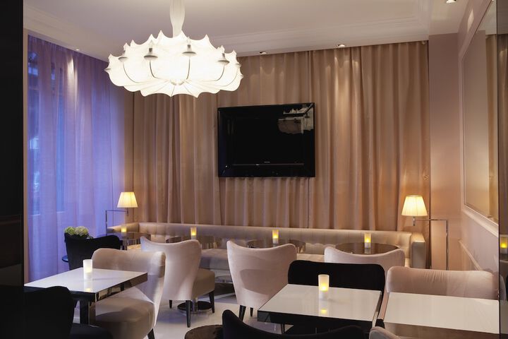 Lounge 48 of 60