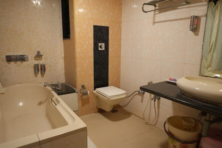 Room 26 of 34