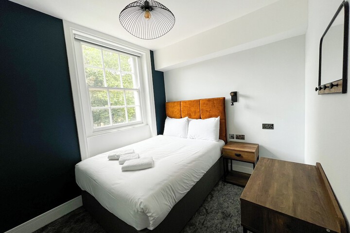 Room 8 of 19