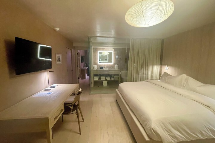 Room 18 of 65