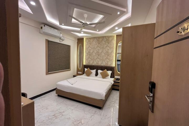 Room 7 of 15