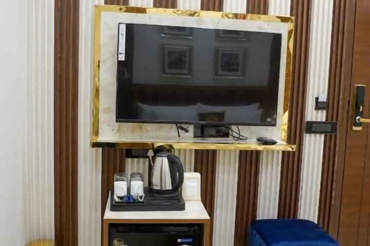 Room 6 of 48