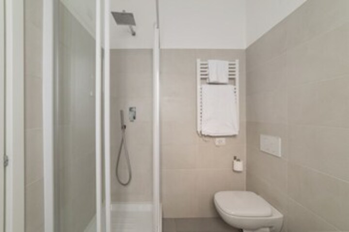 Room 5 of 37