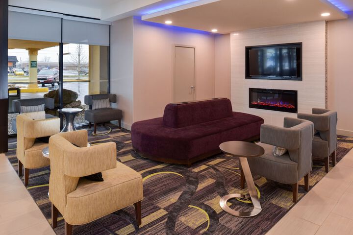 Lobby lounge