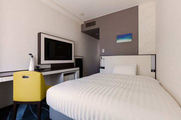 Room 8 of 27