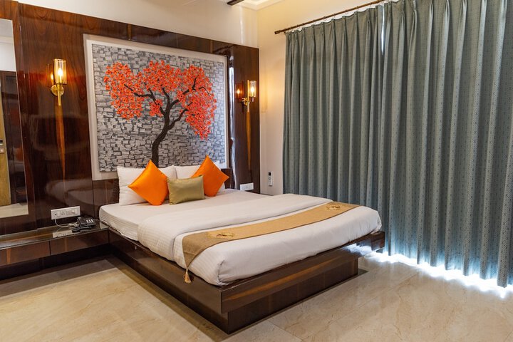 Room 12 of 30