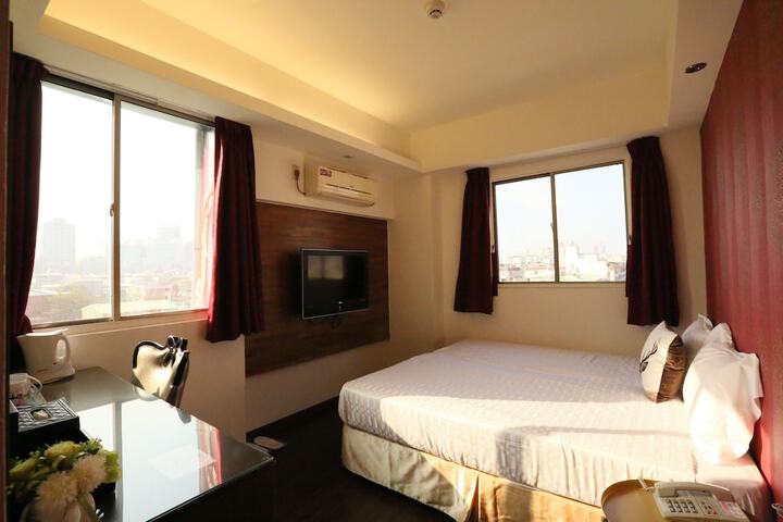 Room 6 of 46