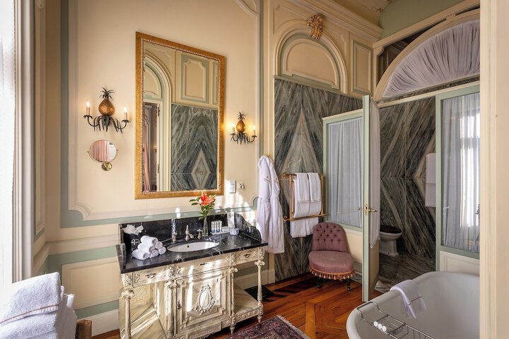 Room 40 of 73