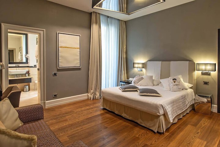 Room 73 of 174